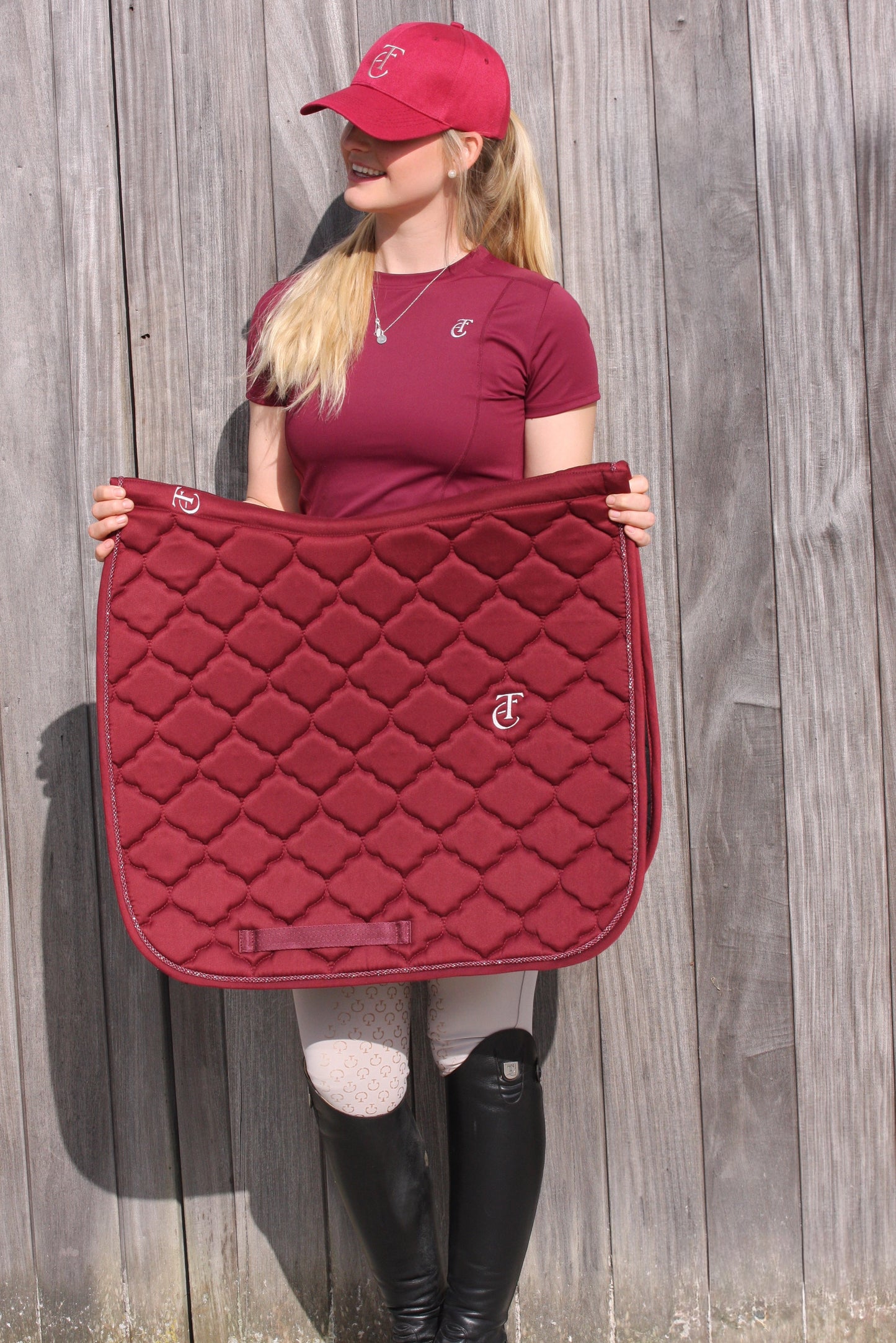 Burgundy zadeldek dressuur